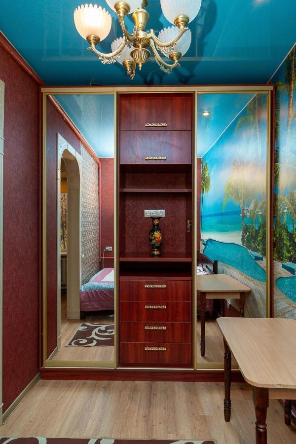 Comfortable Apartments In The Center Of Днепър Екстериор снимка